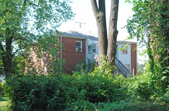 310 S Maple Ave in Falls Church, VA - Foto de edificio - Building Photo