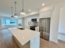 1225-1225 Findlay Rd in Kelowna, BC - Building Photo