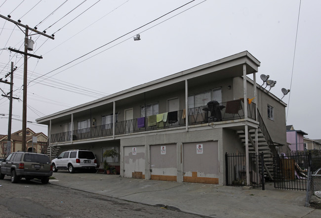 1100 E 17th St in Oakland, CA - Foto de edificio - Building Photo