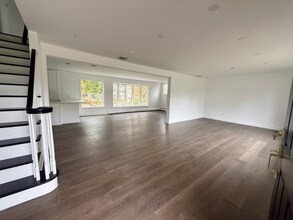 71 Tiffany Dr in East Hanover, NJ - Building Photo - Building Photo