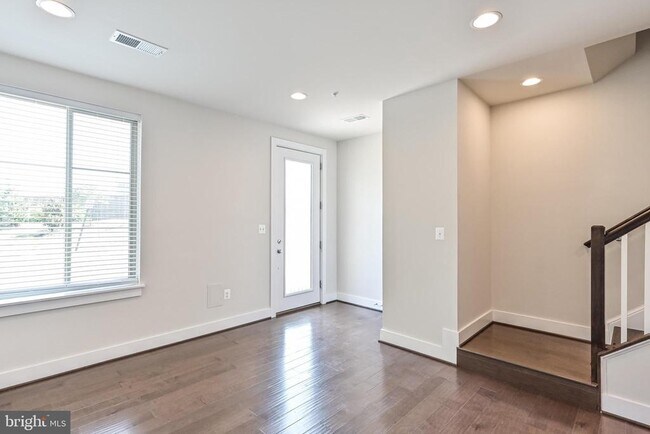 4808 Garden View Ln in Chantilly, VA - Building Photo - Building Photo