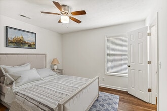 The Bellevue at 1045 in Cookeville, TN - Foto de edificio - Building Photo