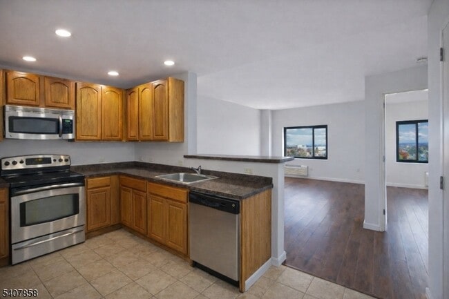 property at 1 Carriage City Plz