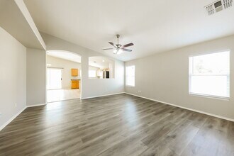 15189 W Woodlands Ave in Goodyear, AZ - Foto de edificio - Building Photo