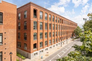 11 Charlevoix Rue in Montréal, QC - Building Photo