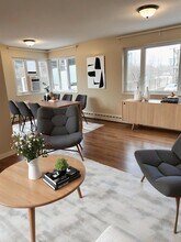 708 W Bittersweet Pl in Chicago, IL - Foto de edificio - Building Photo