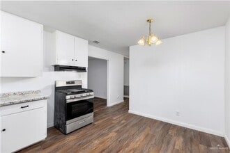 15 S 6th St in McAllen, TX - Building Photo - Building Photo