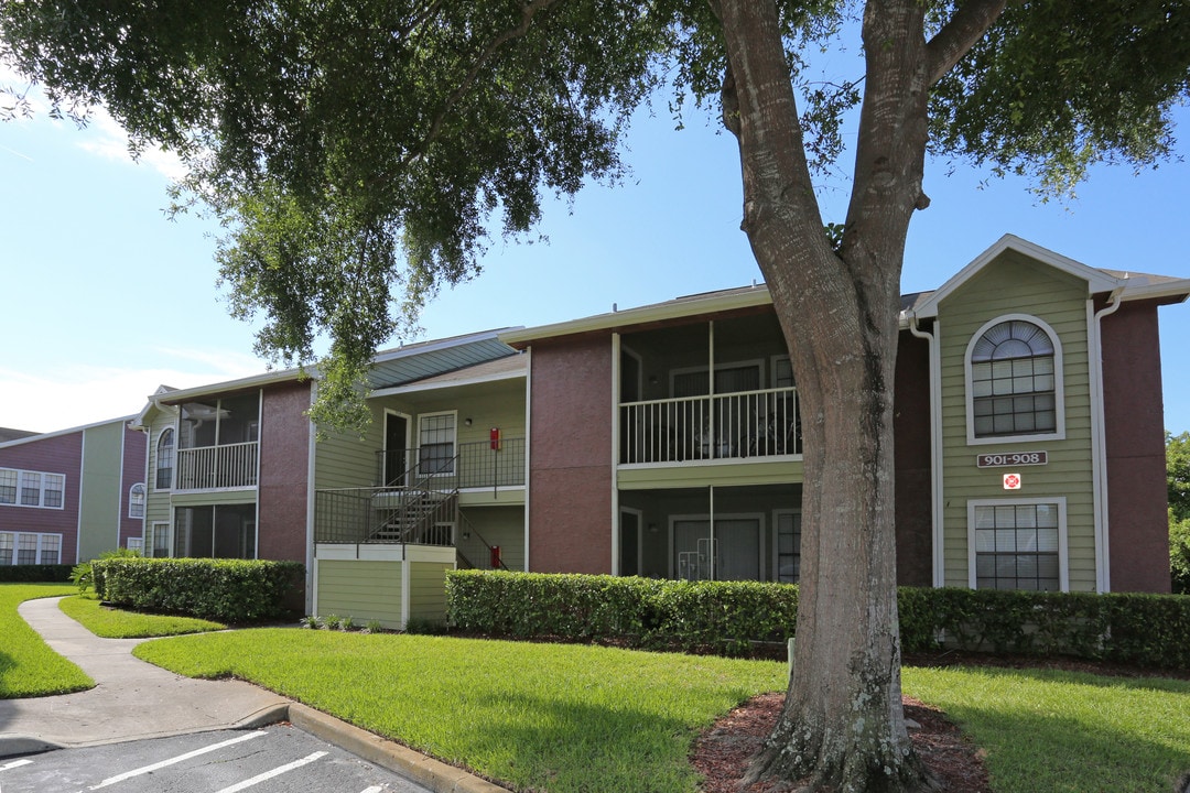 Bayou Point in Pinellas Park, FL - Foto de edificio