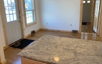 72 Russell St in Hadley, MA - Building Photo - Building Photo