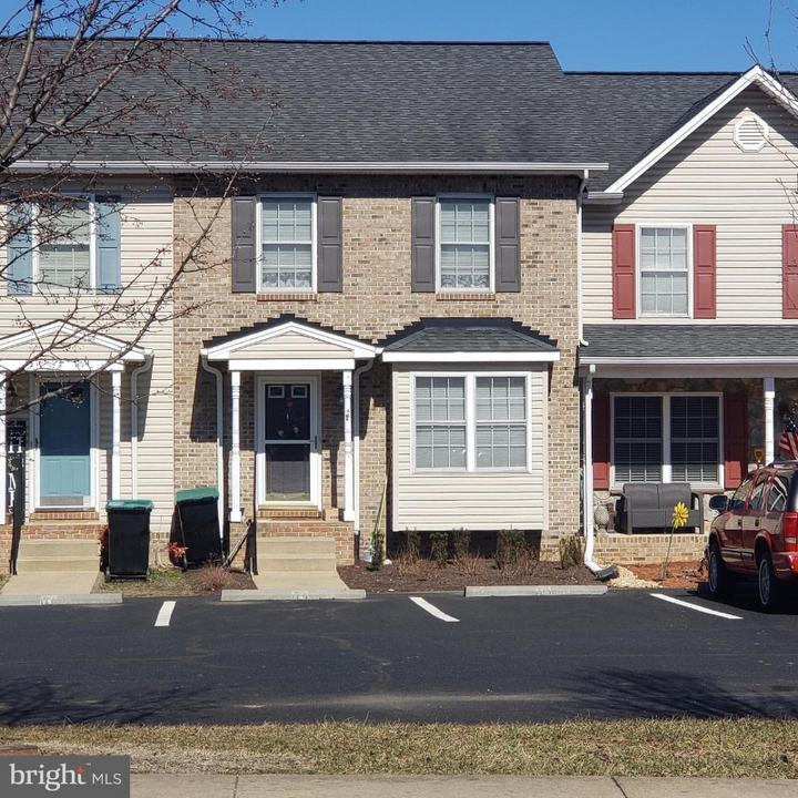 154 Founders Way in Strasburg, VA - Building Photo