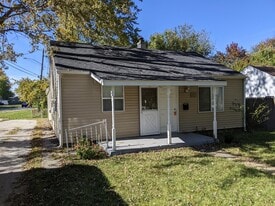 1301 Sunset Dr in Champaign, IL - Building Photo