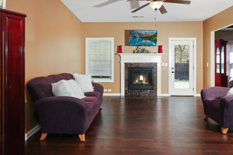 4010 Lake Manor Way in Atlanta, GA - Building Photo
