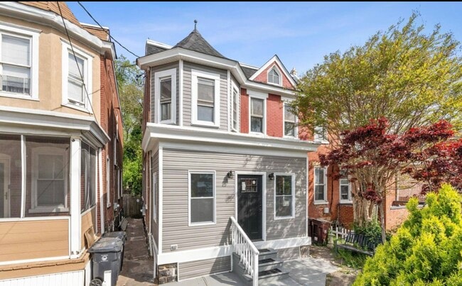 2305 N Monroe St, Unit 1st Unit