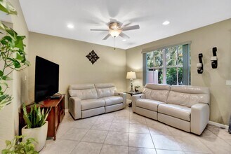 117 E Prive Cir in Delray Beach, FL - Building Photo - Building Photo