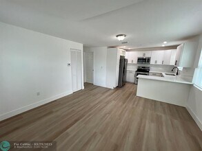 10540 NW 28th Ave in Miami, FL - Building Photo - Building Photo