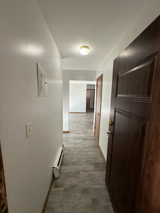 516 Kendall Ave S-Unit -3 in Thief River Falls, MN - Building Photo