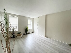 139 Hammond St in Boston College, MA - Building Photo - Building Photo