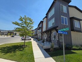 584 Lewski Ln in Bluffdale, UT - Building Photo