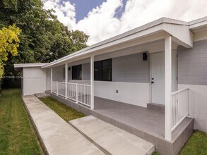 1320 NW 44th St in Miami, FL - Building Photo - Building Photo