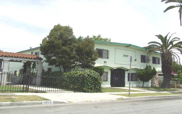 1447 W 103rd St in Los Angeles, CA - Building Photo