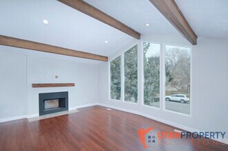 9852 Pinehurst Dr in Sandy, UT - Building Photo - Building Photo