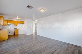 130 8th St in Bakersfield, CA - Building Photo - Building Photo