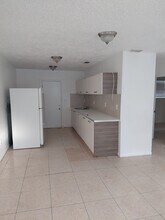 1404 NW 60th St, Unit 1406 nw 60 st in Miami, FL - Building Photo - Building Photo