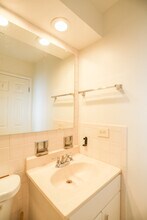 625 W Cornelia, Unit #177 in Chicago, IL - Building Photo - Building Photo