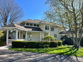 172 Umpawaug Rd in Redding, CT - Building Photo