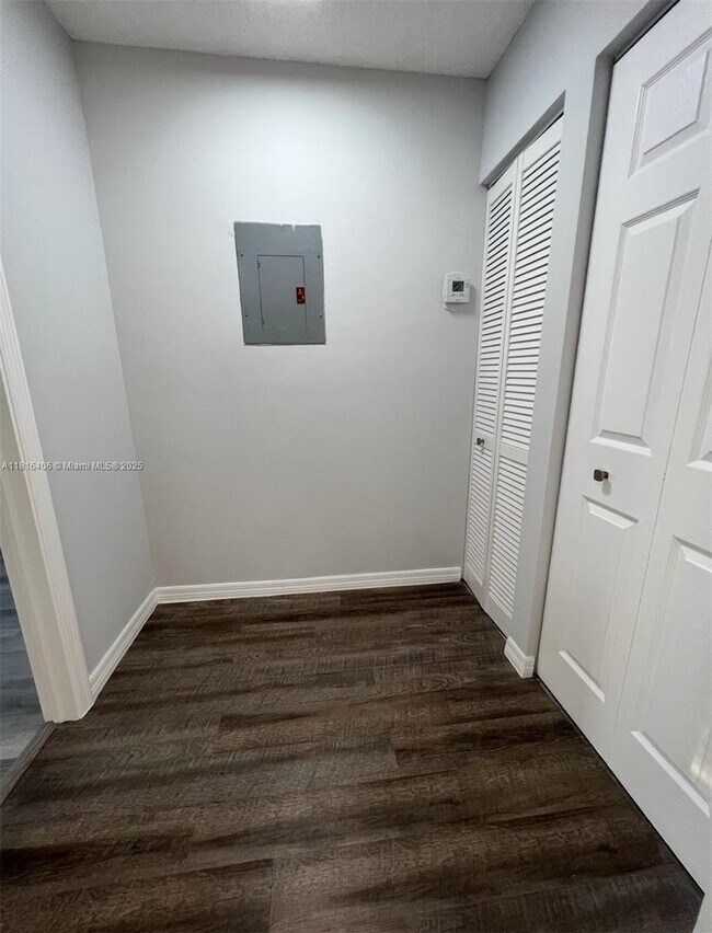 3041 W 76th St in Hialeah, FL - Building Photo - Building Photo