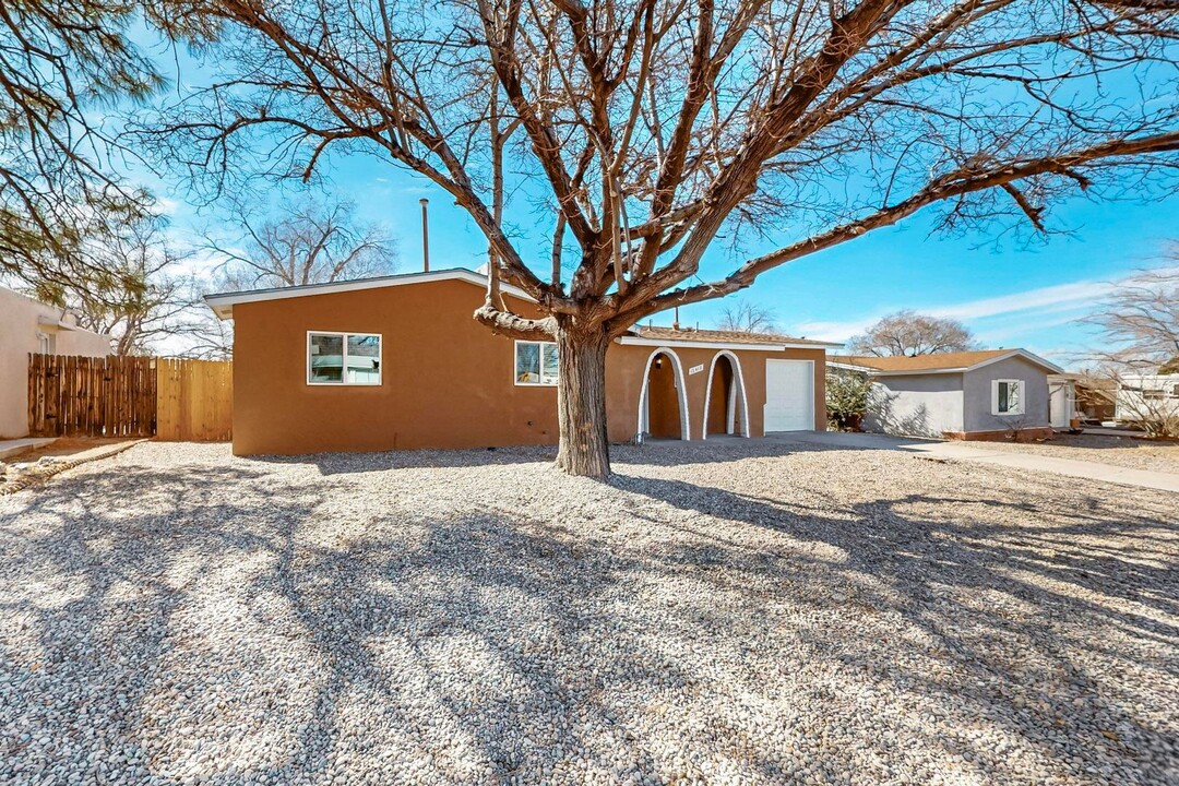 12412 Grand Ave NE in Albuquerque, NM - Building Photo