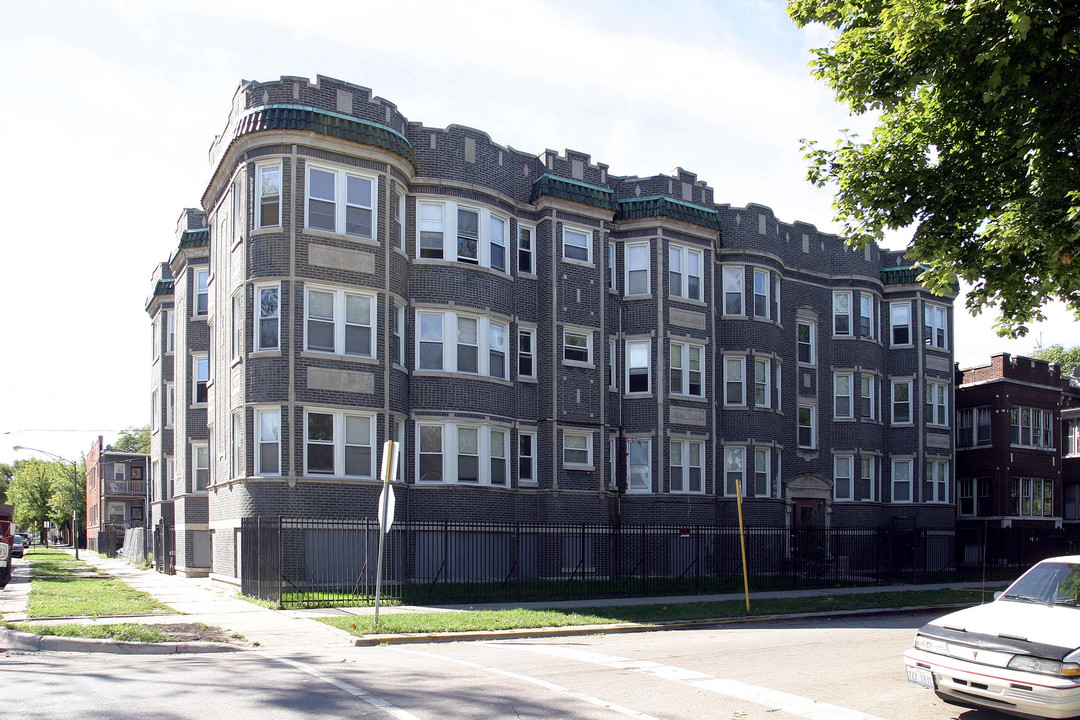 La Rose Apartments in Chicago, IL - Building Photo