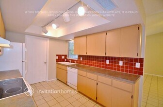 3240 Maiden Ln in Sarasota, FL - Foto de edificio - Building Photo