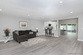 8580 Flanders Dr in San Diego, CA - Building Photo - Building Photo