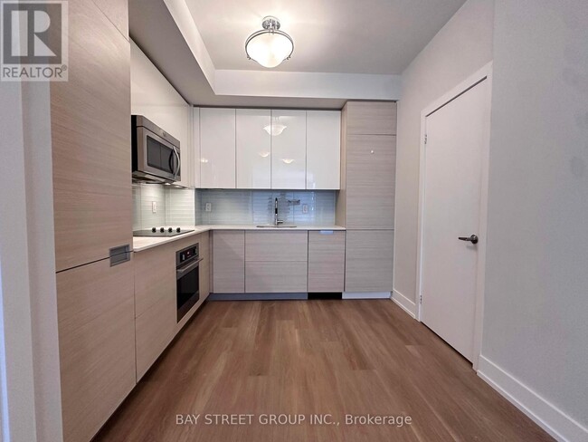 210-210 Simcoe St in Toronto, ON - Building Photo - Building Photo