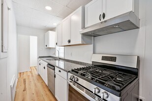 2104 Plainview Ave in Pittsburgh, PA - Building Photo