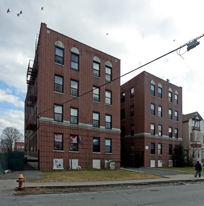 106 Locust Hill Ave in Yonkers, NY - Building Photo - Building Photo