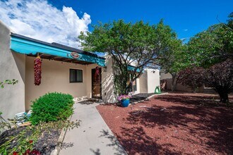 2803 Calle Dulcinea in Santa Fe, NM - Building Photo - Building Photo