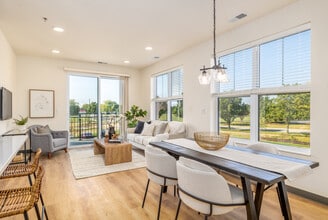 Fox Hill Senior Living in Yorkville, IL - Foto de edificio - Interior Photo