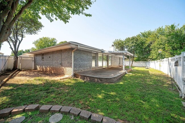 7016 Stonycreek Dr in Oklahoma City, OK - Building Photo - Building Photo