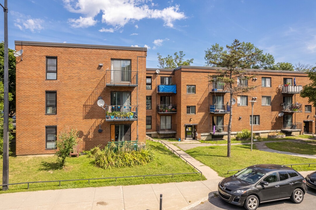 3375 Des Trinitaires Boul in Montréal, QC - Building Photo