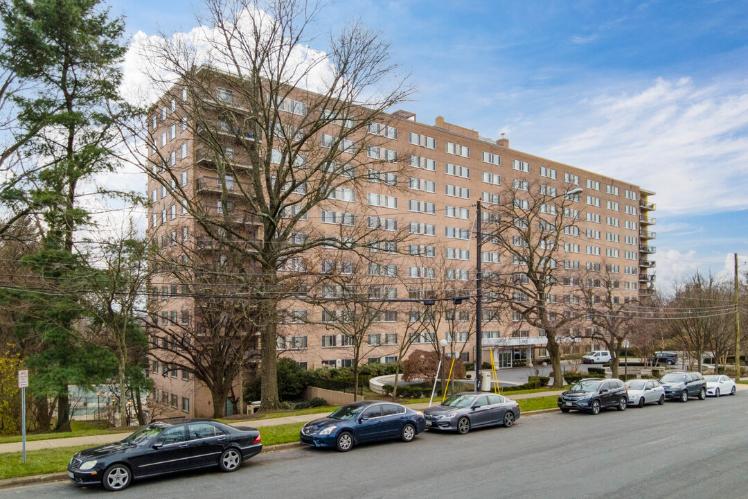 Park Sutton Condominiums in Silver Spring, MD - Building Photo