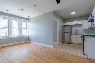 6239 N Western Ave, Unit #311 in Chicago, IL - Building Photo - Building Photo