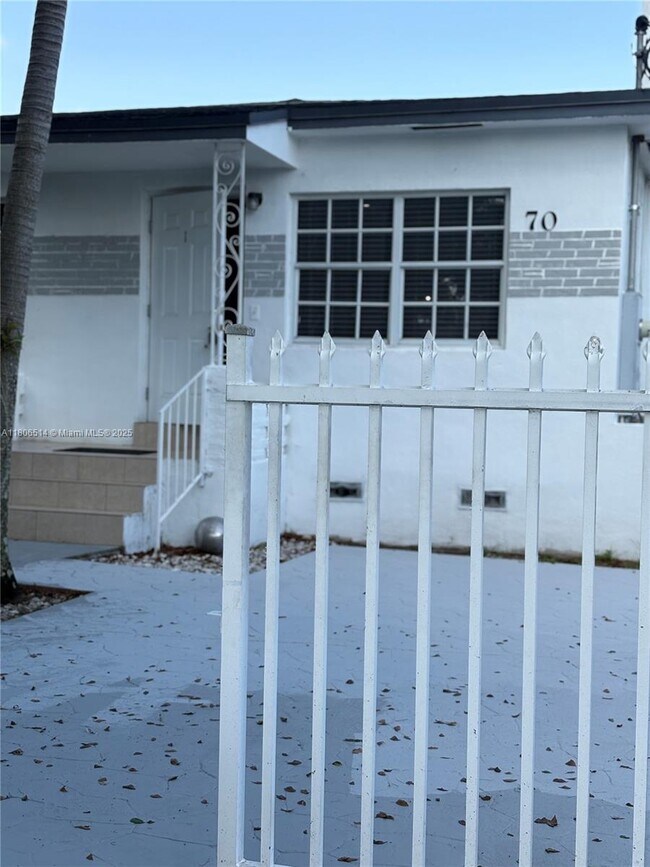 70 NW 34th Ave in Miami, FL - Building Photo - Building Photo