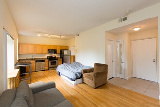 2630 Adams Mill Rd NW, Unit 305 in Washington, DC - Building Photo - Building Photo