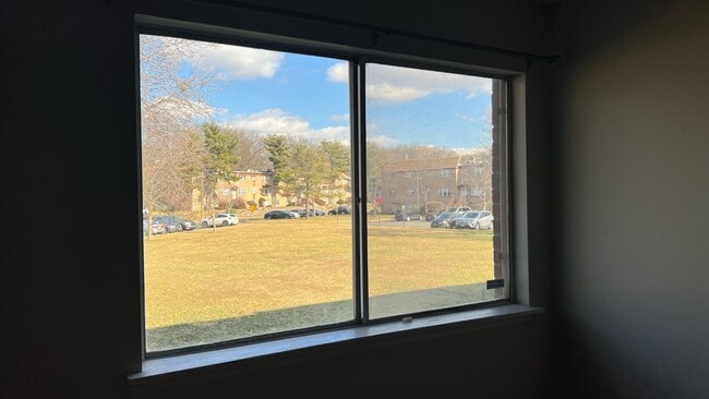 305 College Dr, Unit 305 in Edison, NJ - Building Photo - Building Photo