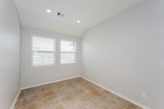 6522 Hunters Creek Ln in Baytown, TX - Building Photo - Building Photo