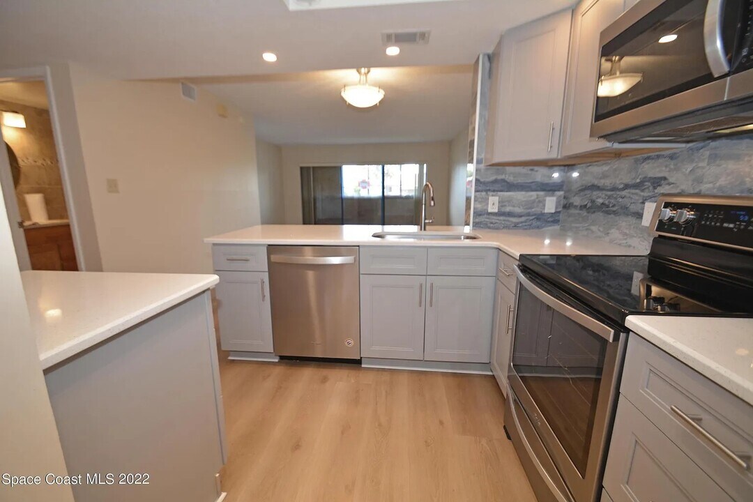 1595 N Atlantic Ave in Cocoa Beach, FL - Building Photo