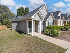 12 Whitfield Way in Greer, SC - Foto de edificio - Building Photo