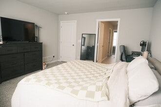 1075 Hazel Ln in Springfield, NE - Building Photo - Building Photo